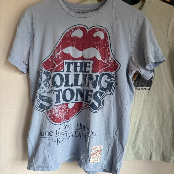 Graphic tee bundle small/medium - Picture 2 of 3